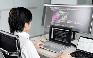 和田 ,php声明和调用变量的符号是什么？